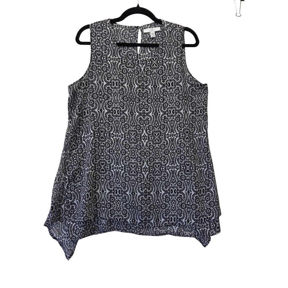 Fever Women Black White Geometric Floral‎ Chiffon Sleeveless Sharkbite Blouse M
